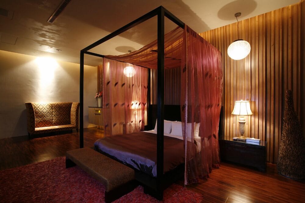 Chateau Motel 18/50