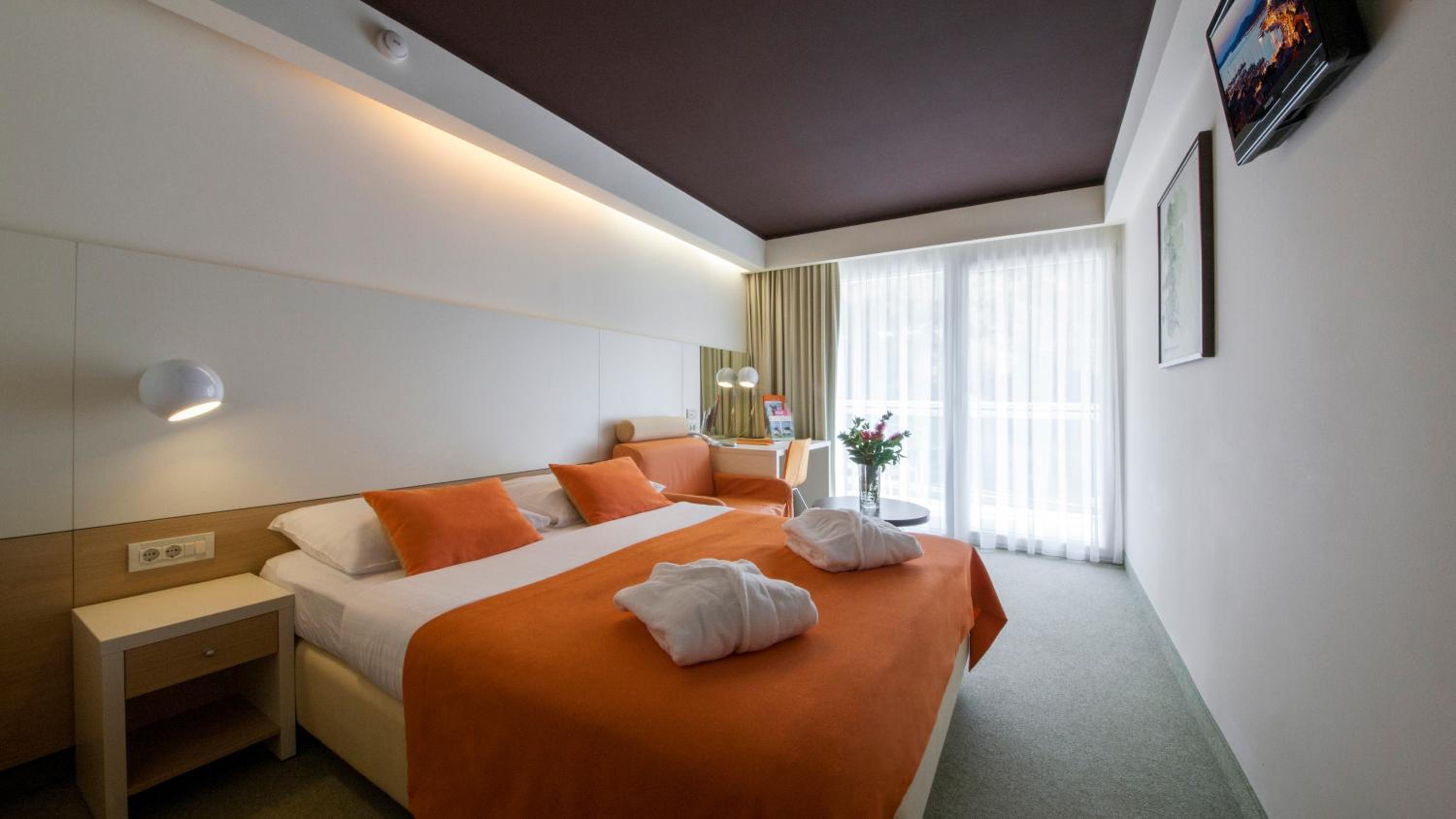 Room, Double Bed, Balcony, Park Side