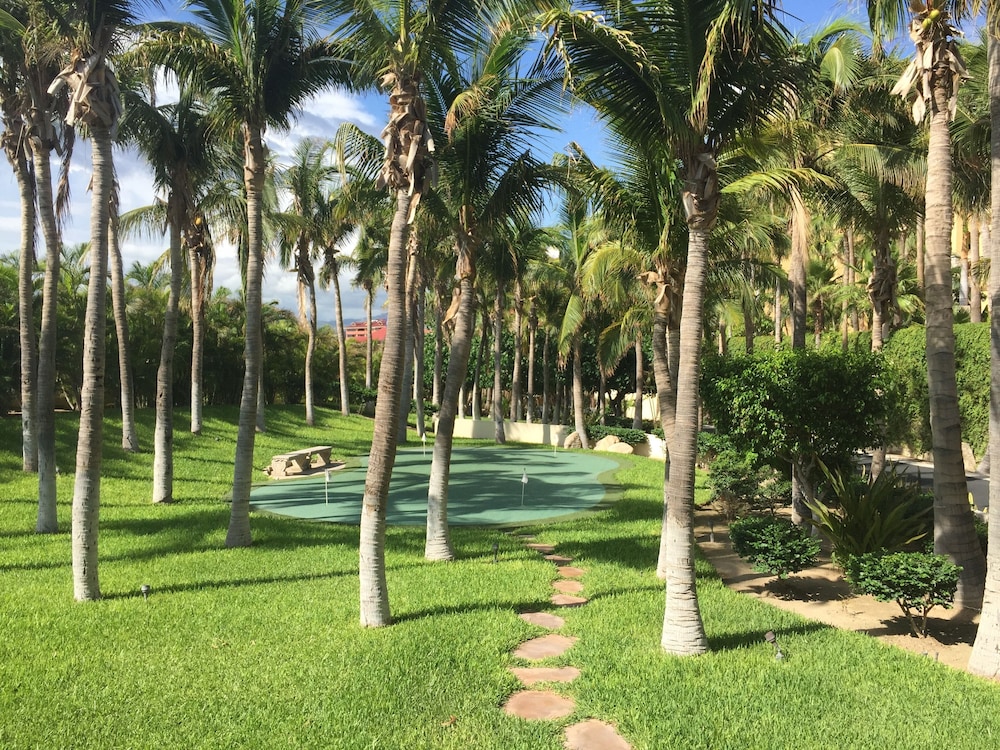 Hacienda Beach Club And Residences 21/50