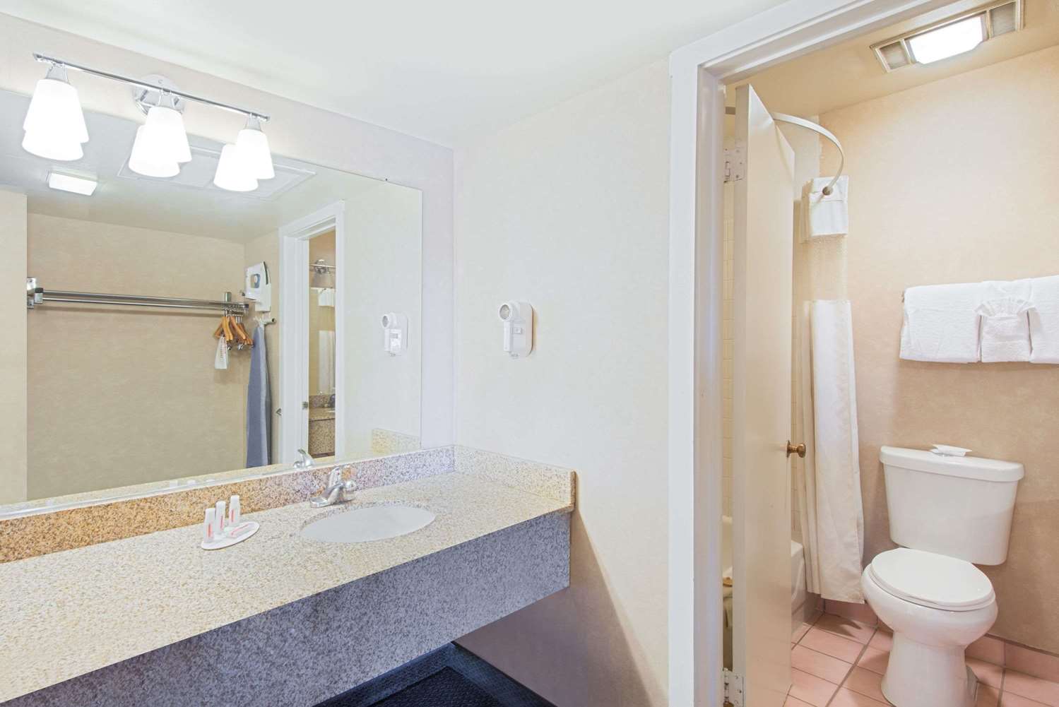 Ramada By Wyndham Flagstaff East 47/48