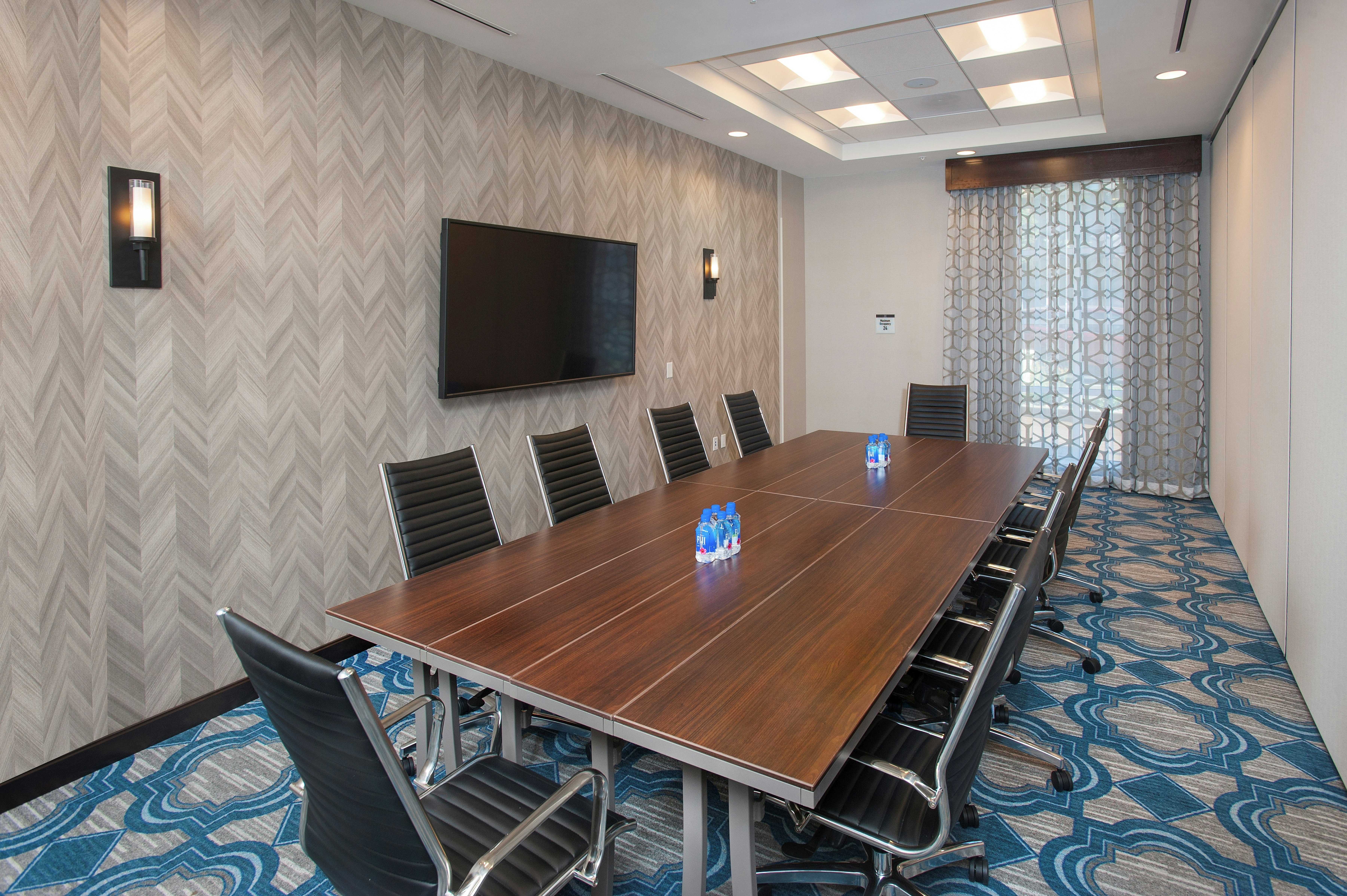 Hilton Garden Inn Burbank Downtown 12/17