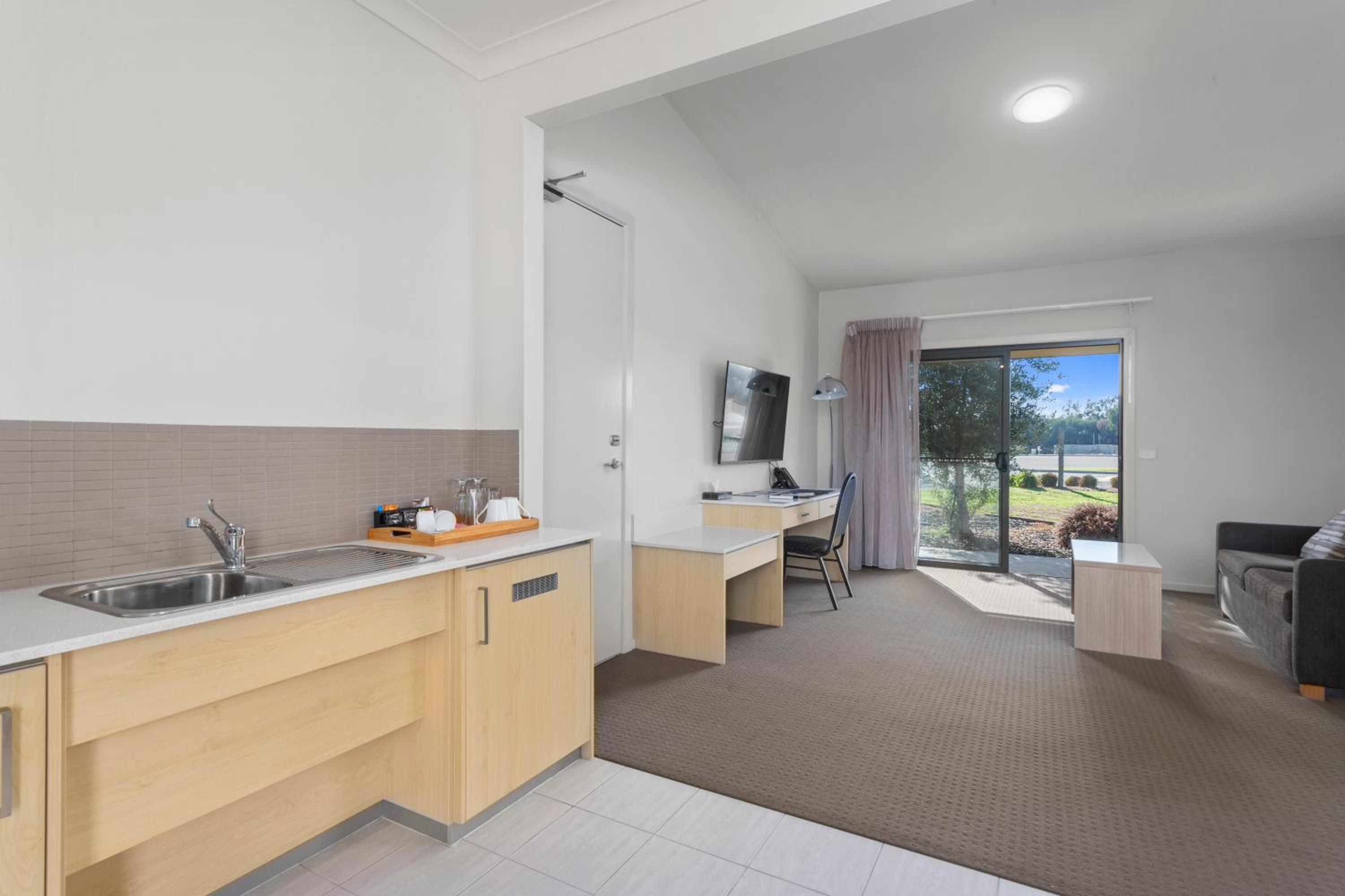 1 Bedroom, Suite, Quality Hotel Point Cook 8/8