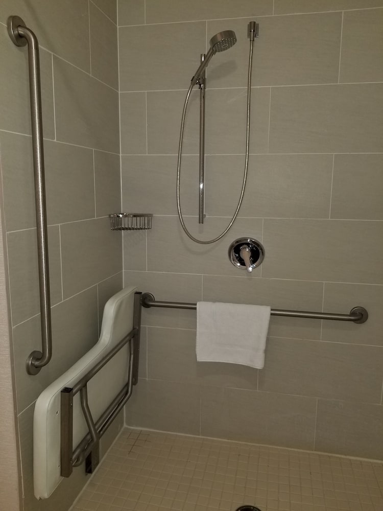 Hilton Garden Inn Montreal Airport 11/47