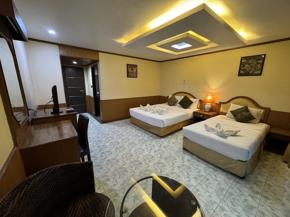 Mr.Mac's Hotel 32/50
