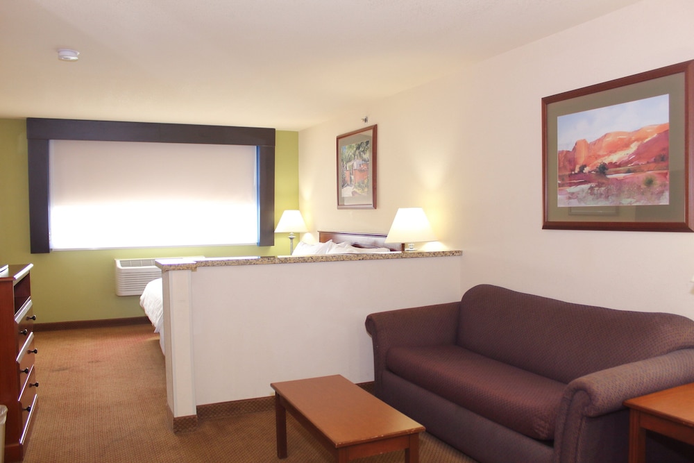Holiday Inn Express Hotel And Suites Farmington Bloomfield 45/69