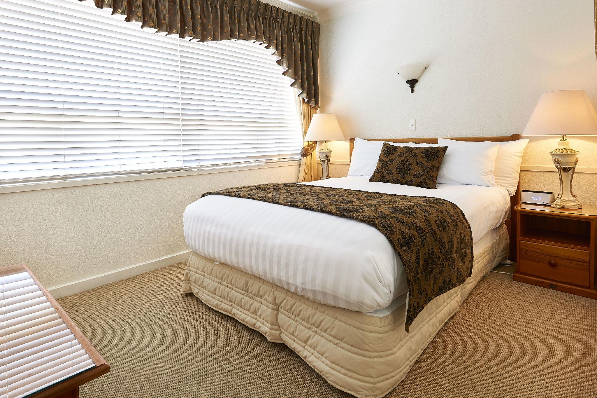 2 Bedrooms, Suite, Adjoining