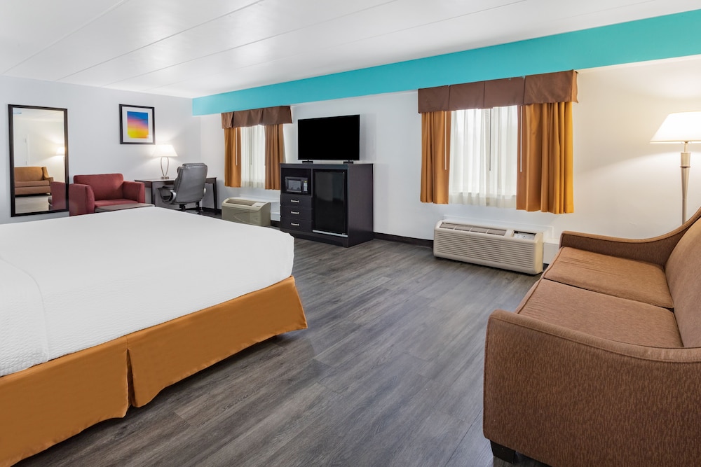 Travelodge by Wyndham Livonia/Canton/Novi Detroit Area 7/22