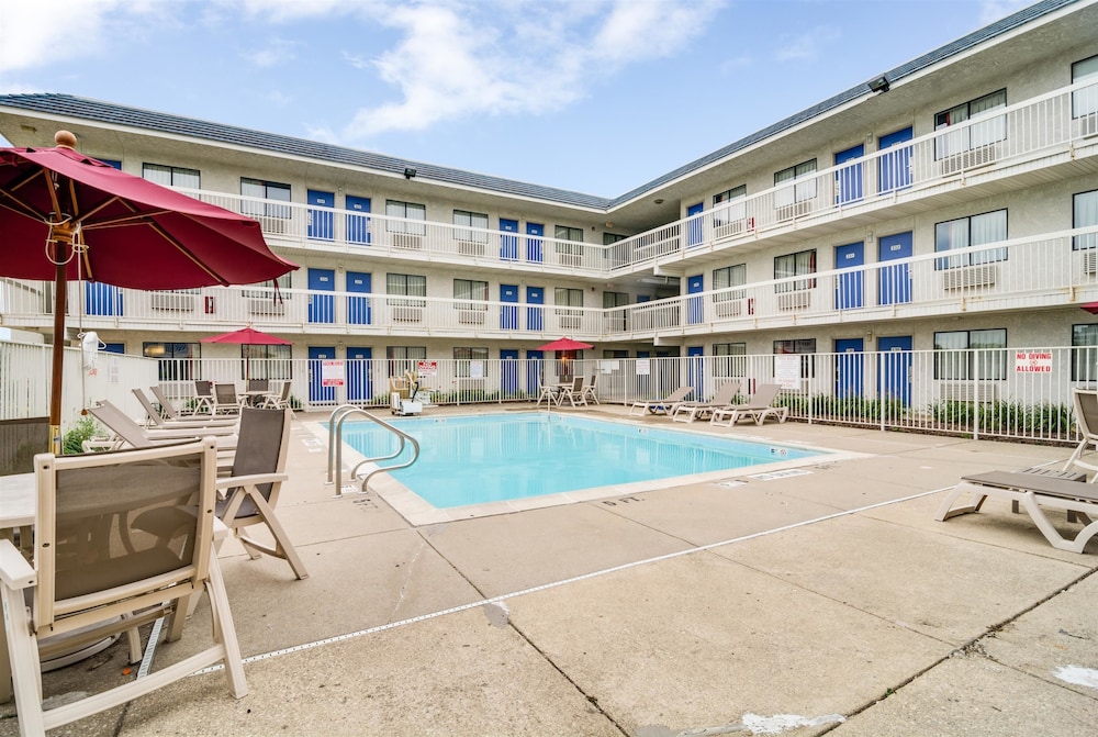Motel6 Rolling Meadows, IL - Chicago Northwest 6/69