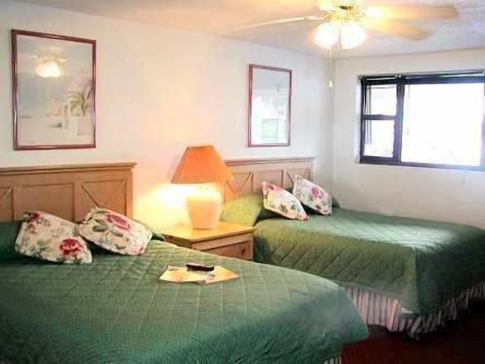 Lake Roy Beach Inn 21/42