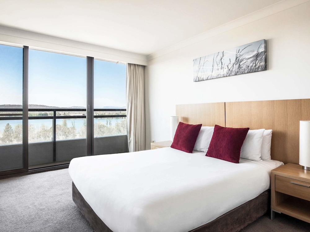 BreakFree Capital Tower Canberra 14/45