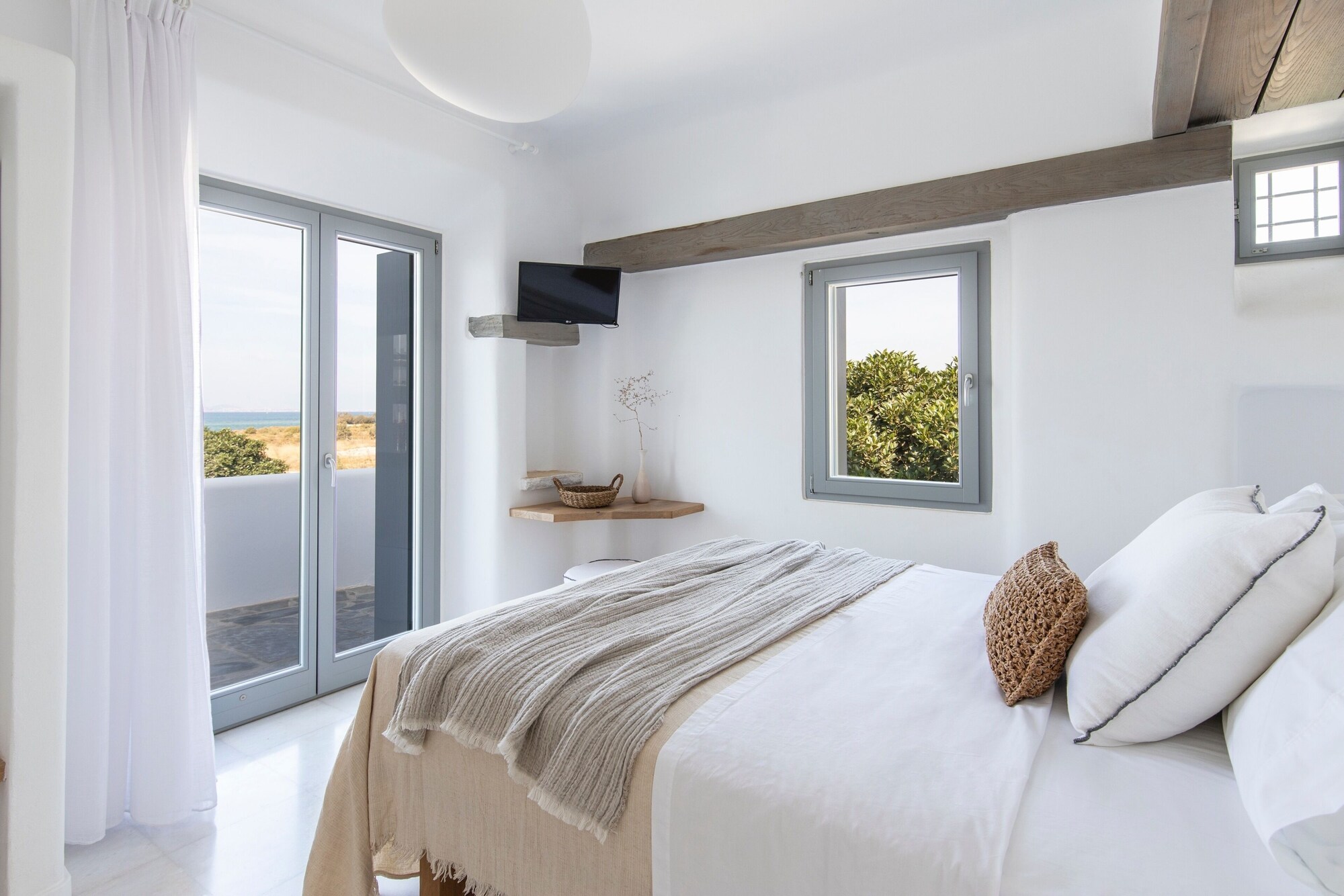 5 BEDROOMS, VILLA, BEACH FRONT, SEA VIEW