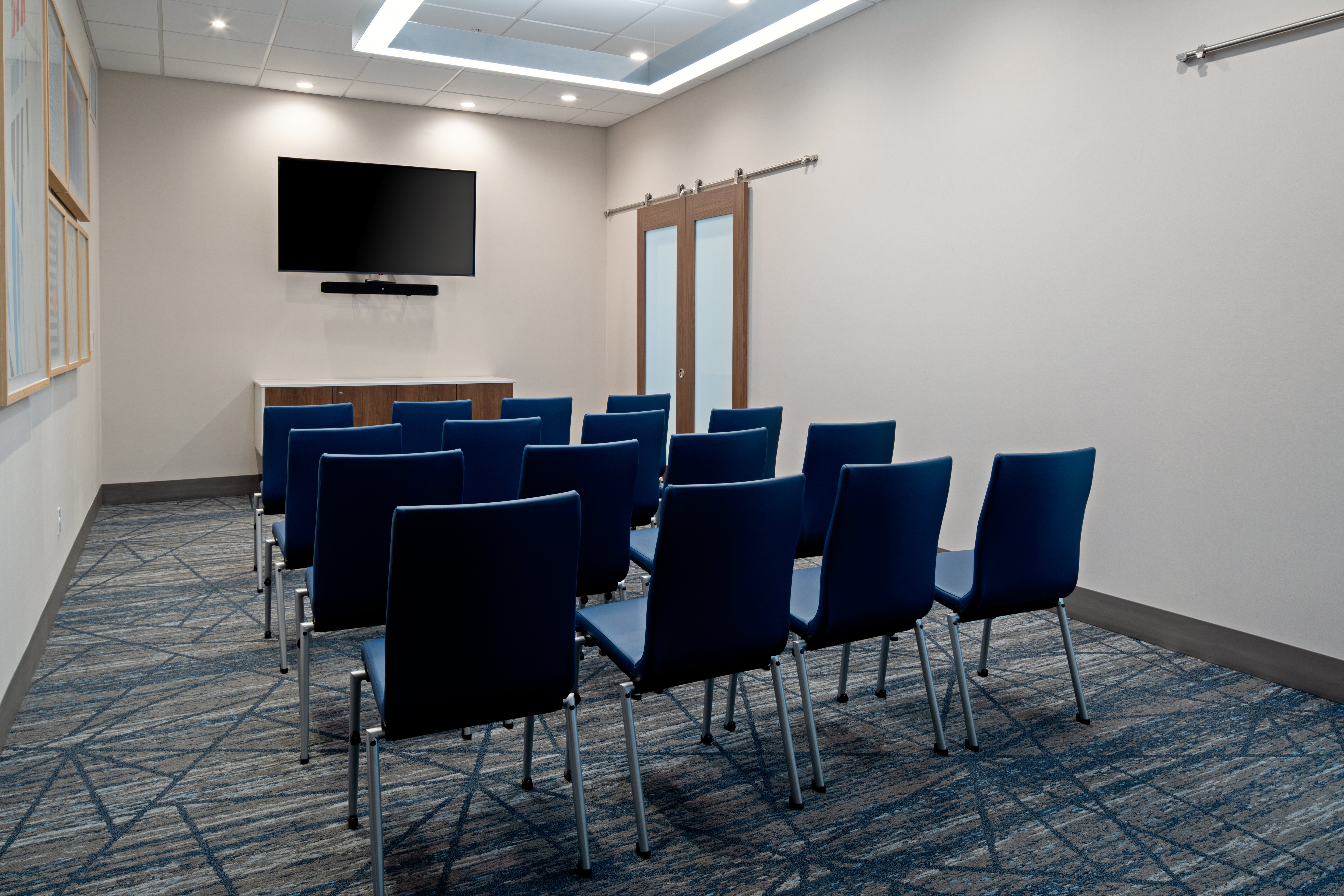 Holiday Inn Express & Suites - Hollister, an IHG Hotel 34/40