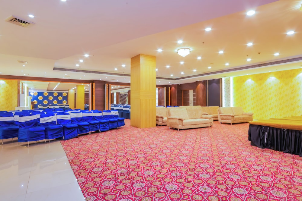 Hyphen Premier Hotel 22/50