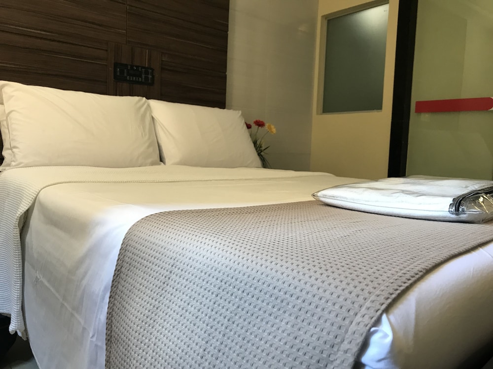 HOTEL SEMPRE EXECUTIVE 28/67