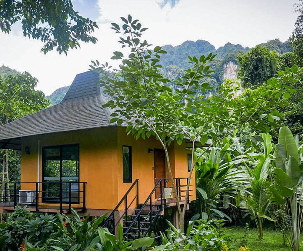 Anurak Community Lodge 4/52