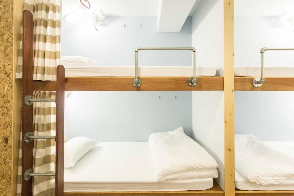 Barn And Bed Hostel 18/50
