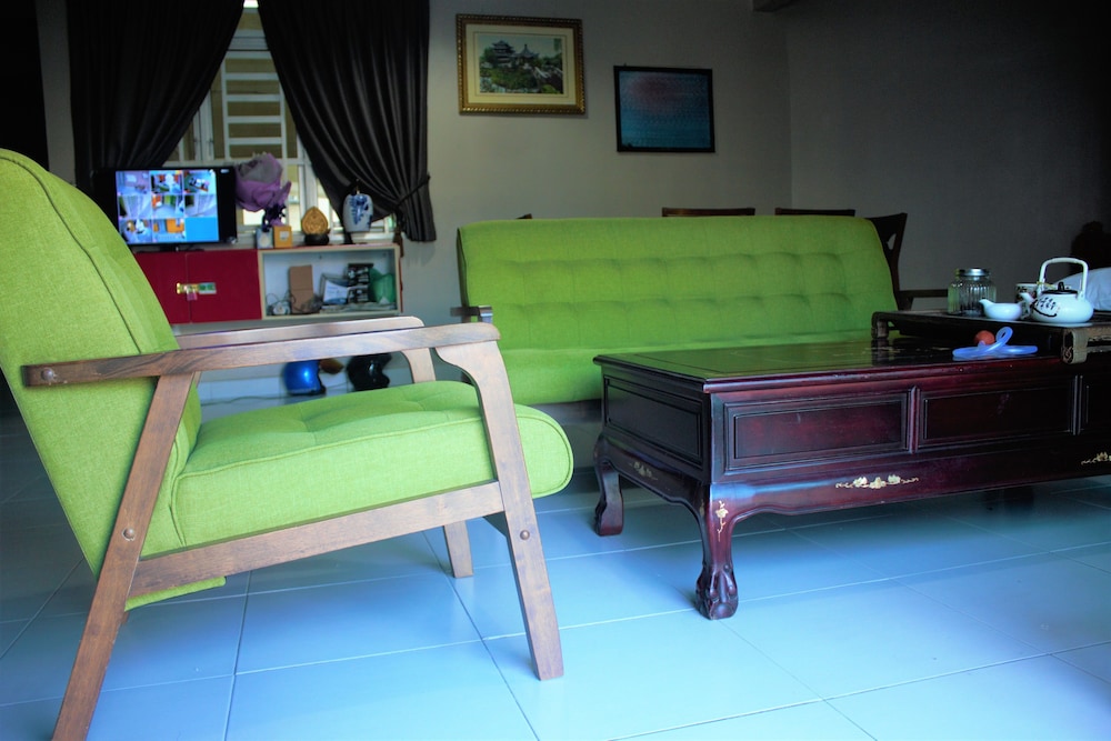 Aeon Tebrau Homestay & Hotel 57/62