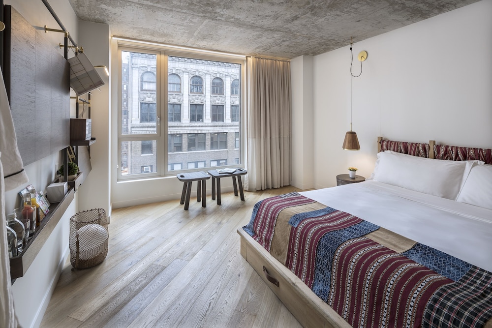 Made Hotel 14/56