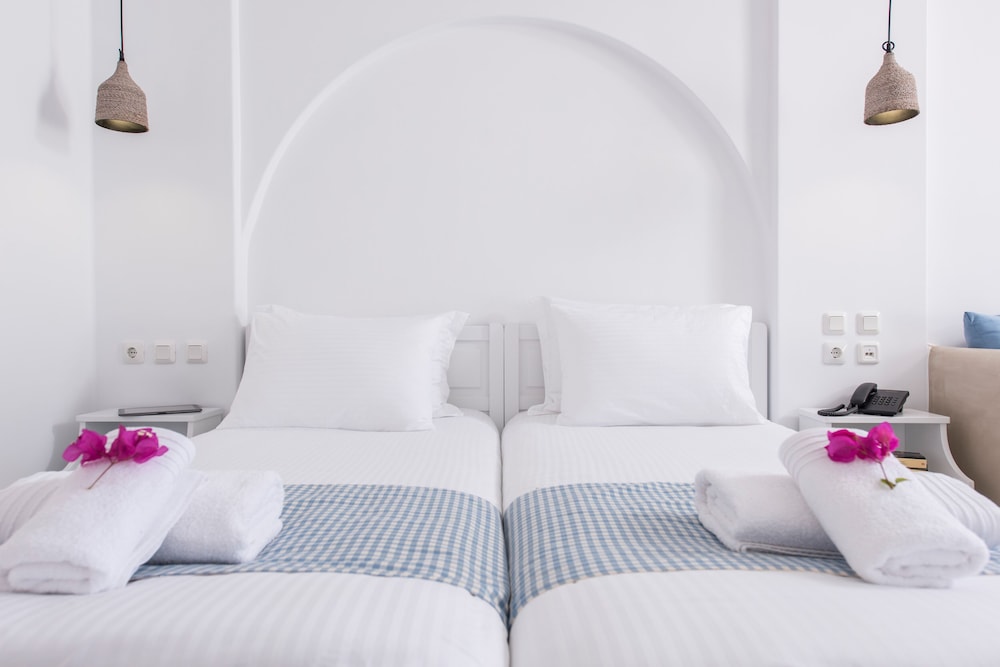 Cycladic Islands Hotel 8/47