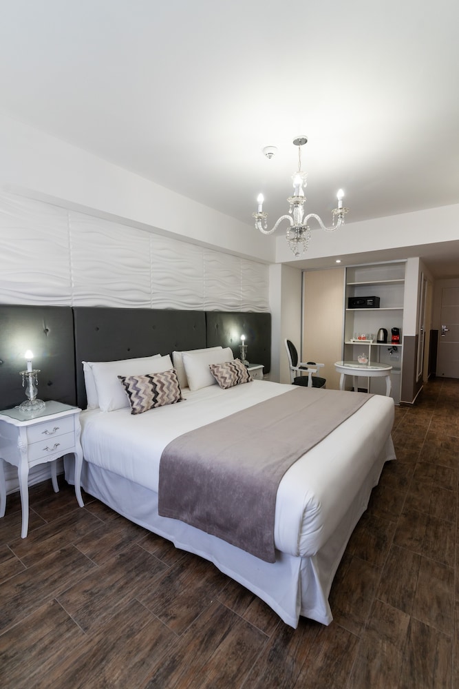 2 BEDROOMS, CLASSIC
