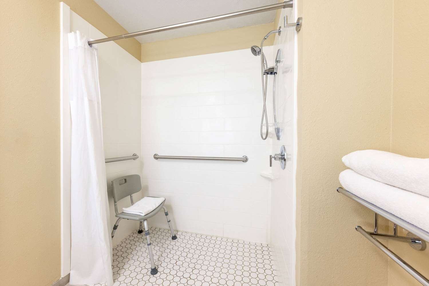 Days Inn By Wyndham Springville 43/44