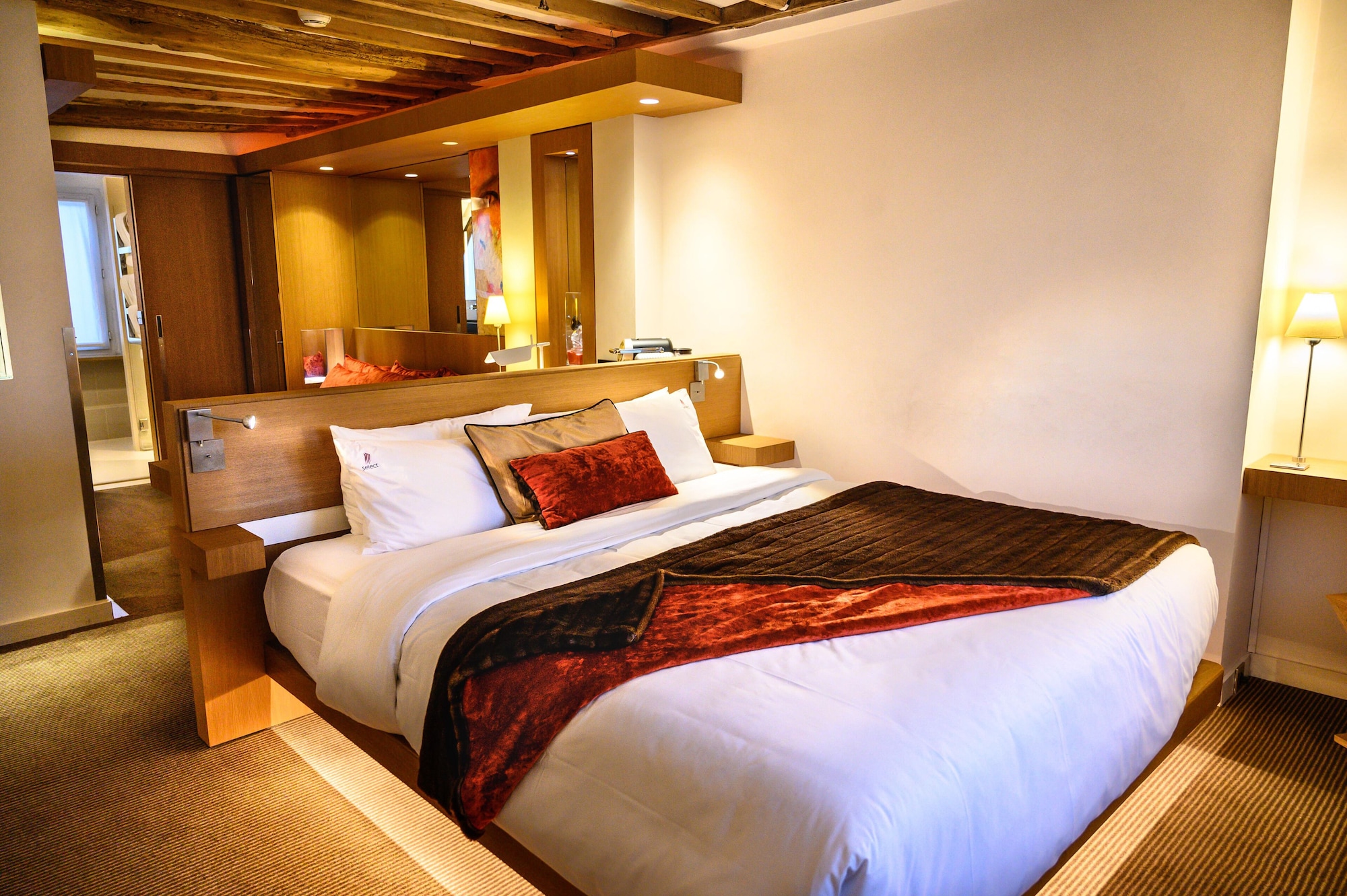 1 BEDROOM, JUNIOR SUITE, CITY VIEW