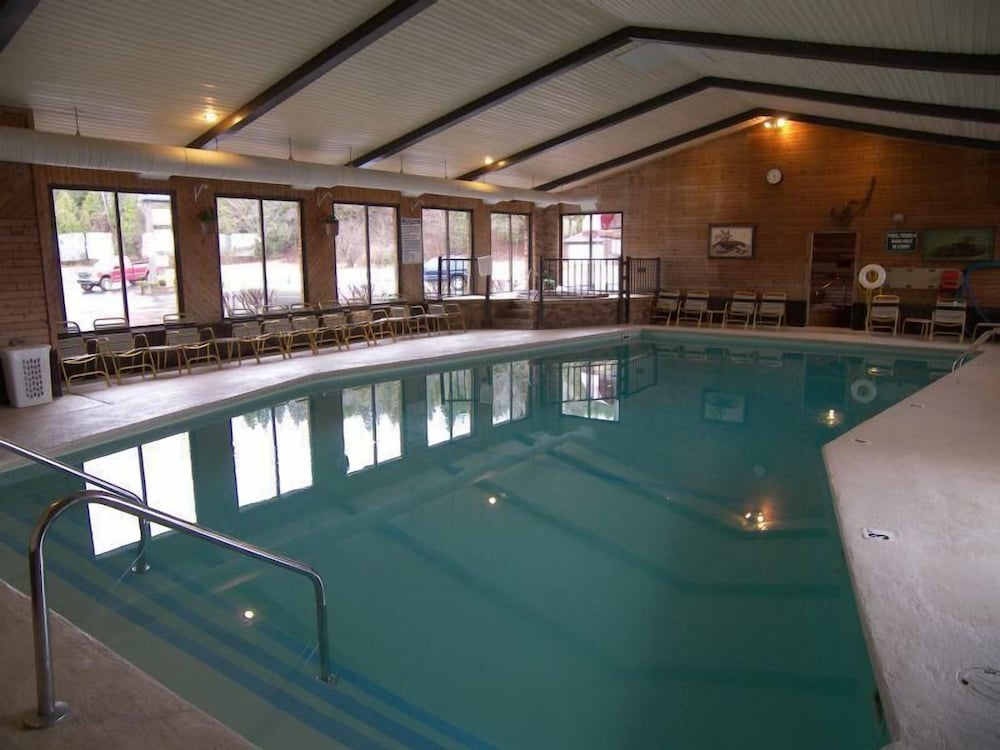 AmericInn by Wyndham Saint Ignace 28/56