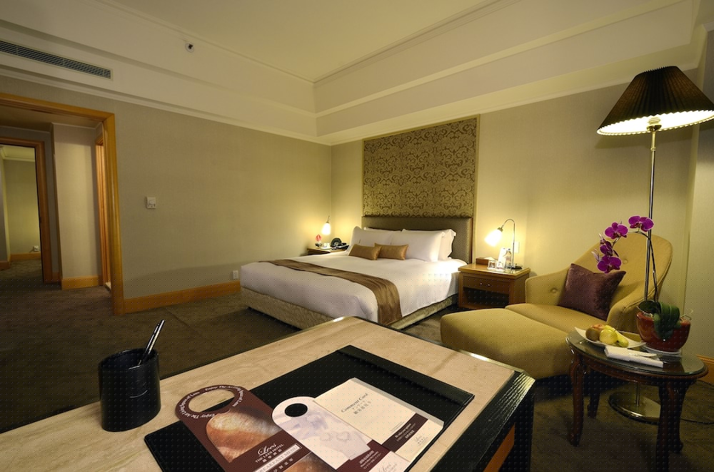 Lees Hotel 25/51