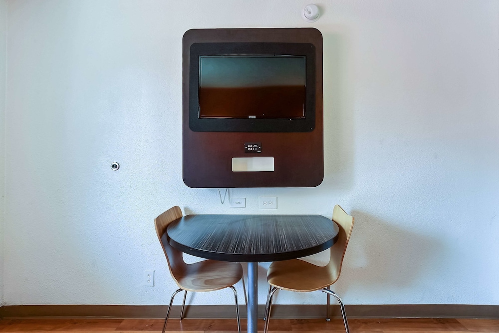 Motel6 Pleasanton, CA 42/63