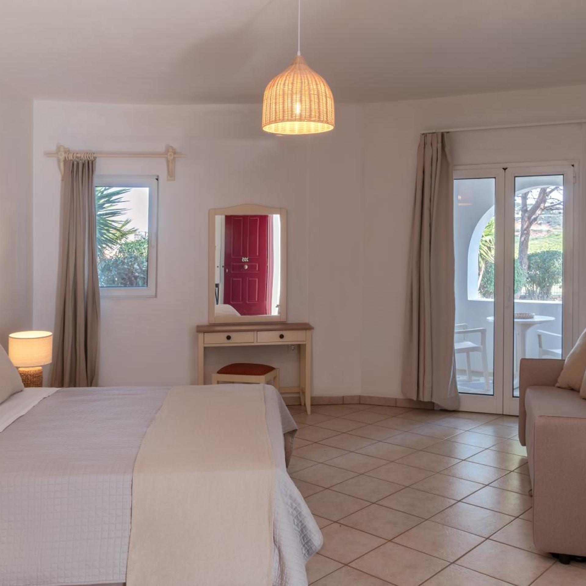 ROOM, TRIPLE, GARDEN VIEW