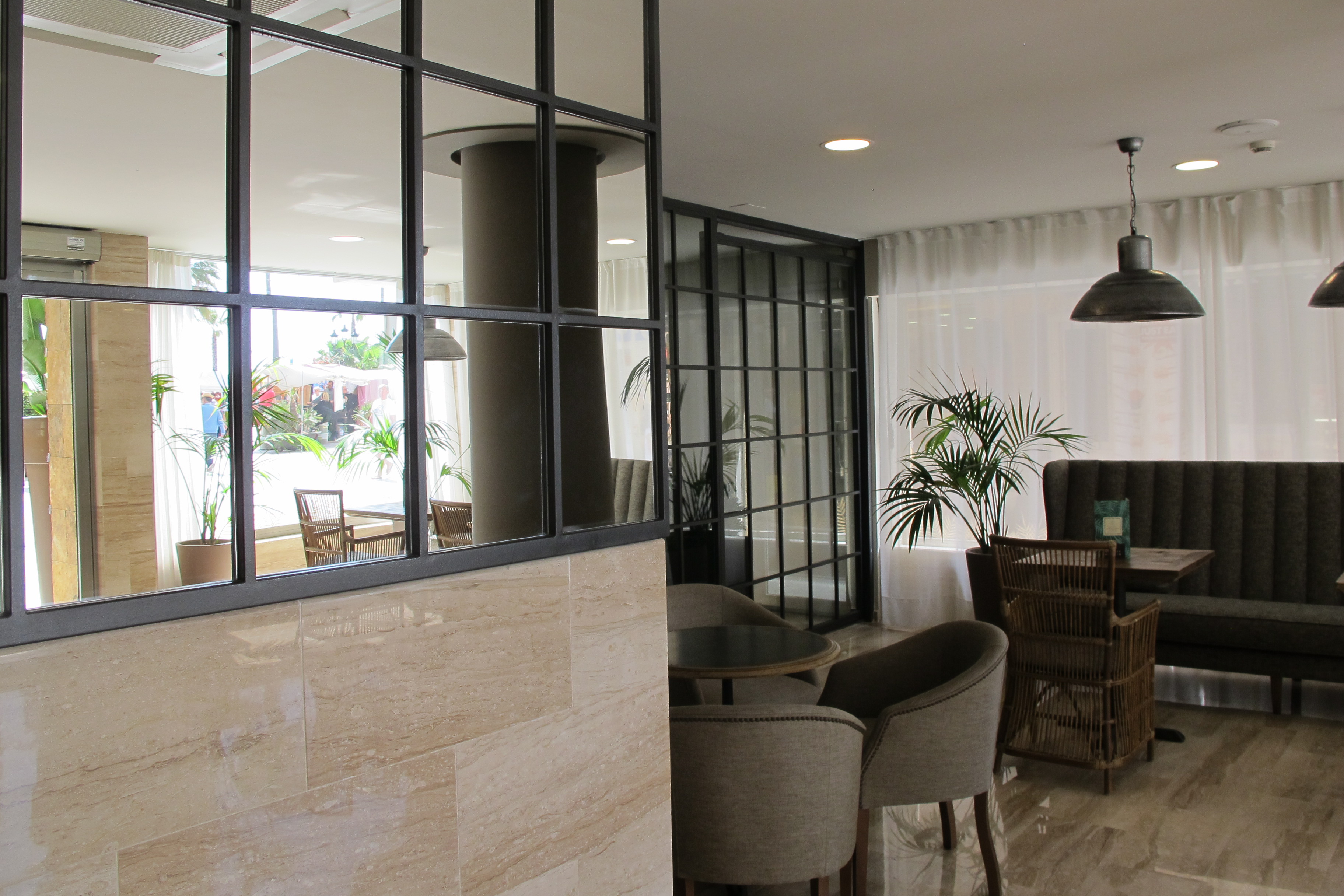 Metropol Hotel 9/50