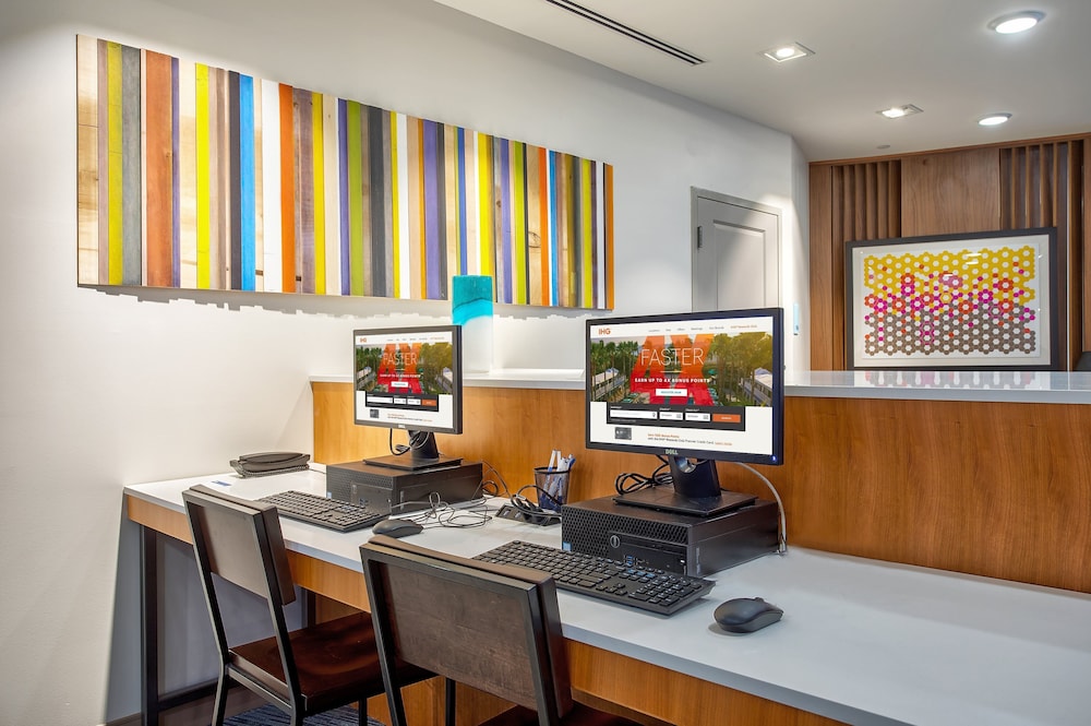 Holiday Inn Express & Suites Lexington W - Versailles 55/70