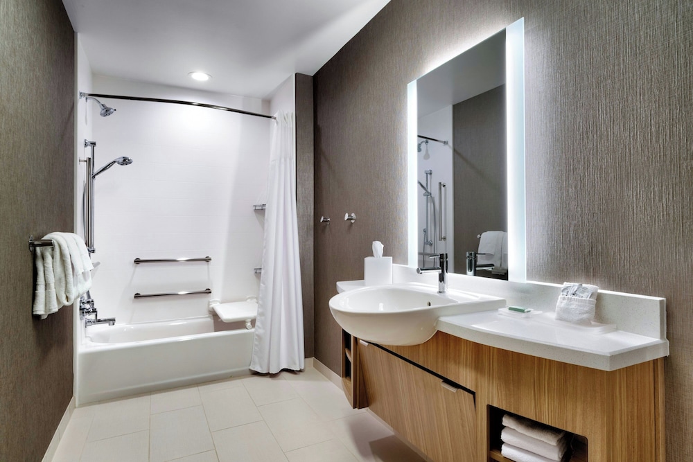 جناح بسرير كينج مع سرير سحّاب إضافي، SpringHill Suites by Marriott Cottonwood 5/7