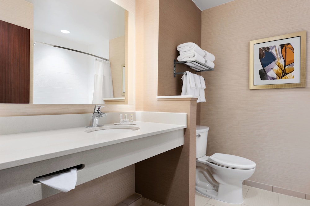 Fairfield Inn & Suites By Marriott Charlottesville Downtown/University Area 7/31