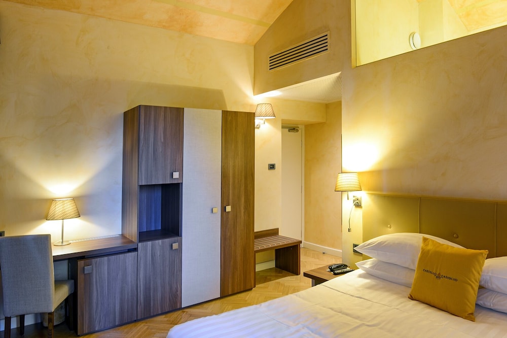 Hotel Castello Di Casiglio 33/79