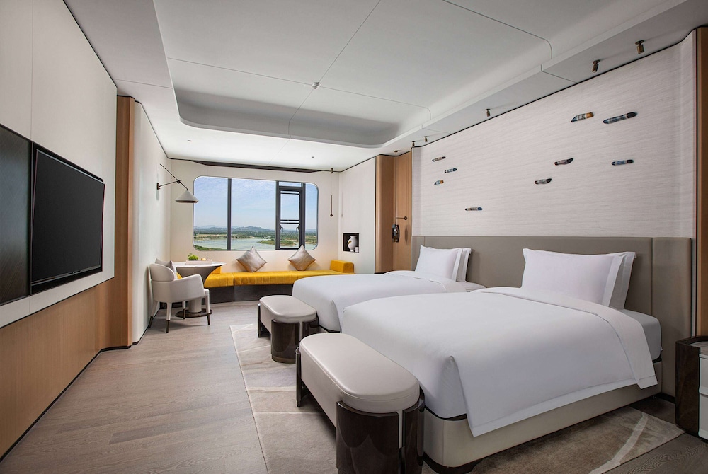 Premier, Twin Beds