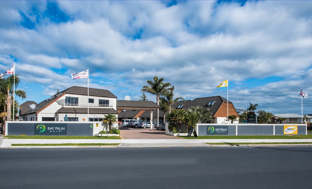 Bay Palm Motel 4/50