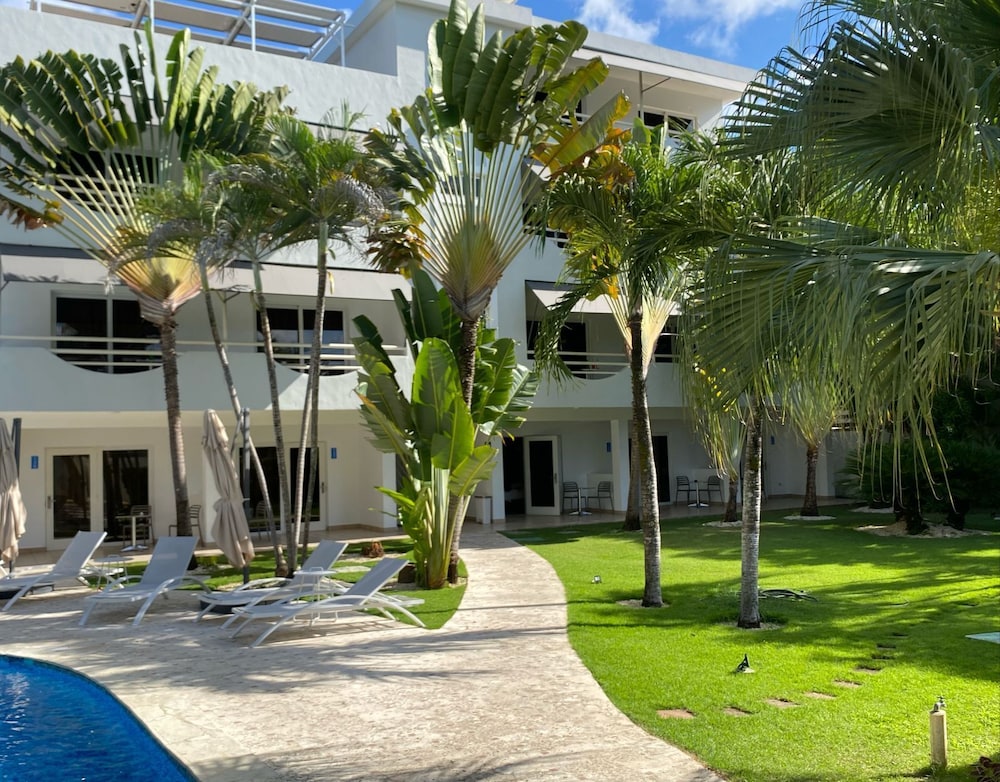 New Garden Hotel 47/59