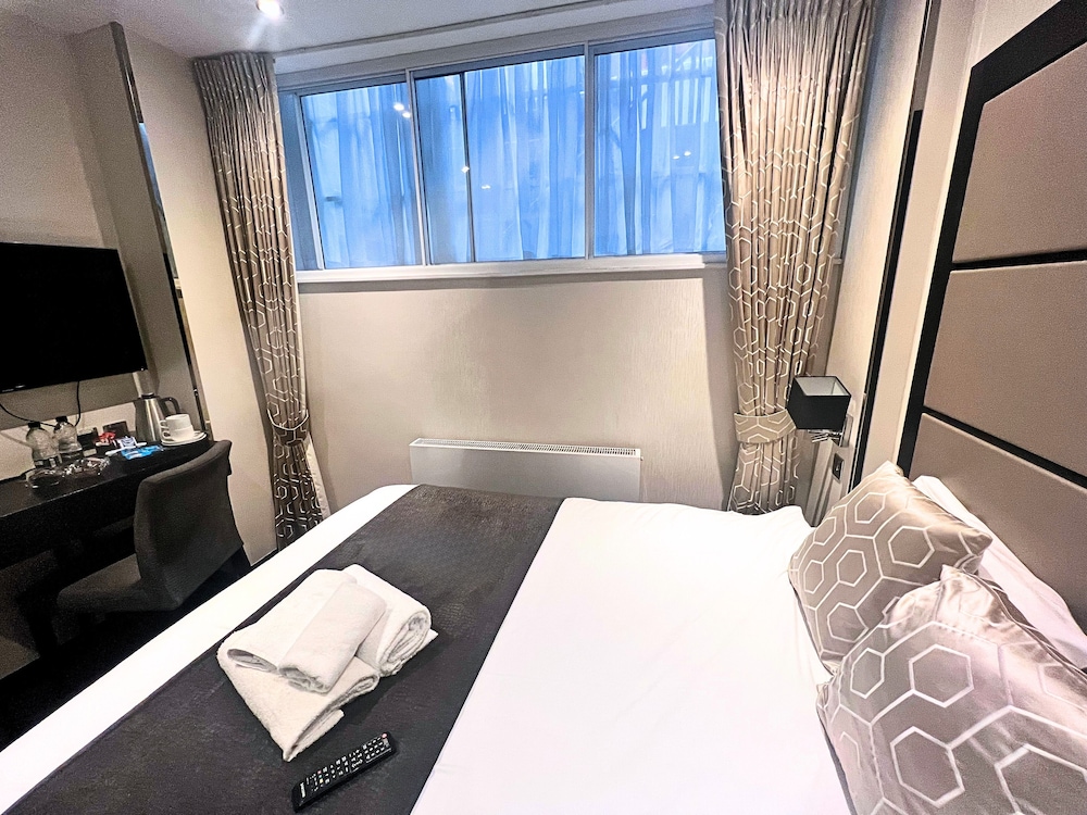 SEMI BASEMENT, DOUBLE BED