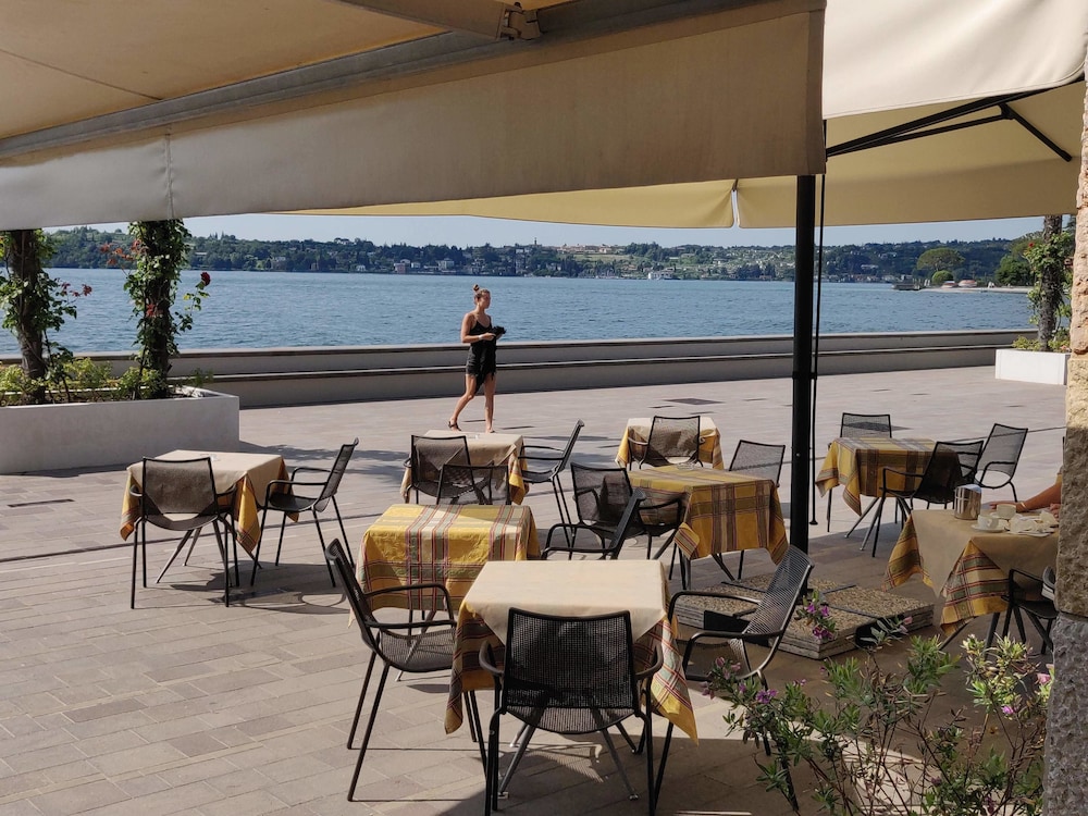 Du Lac Hotel 56/69
