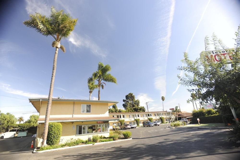 Victoria Motel 22/24