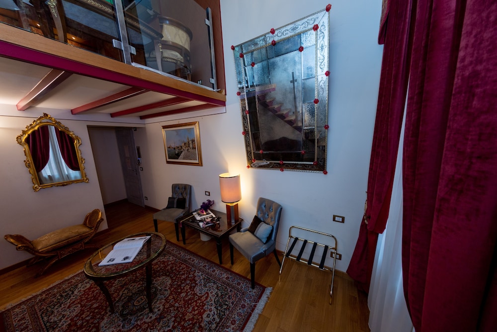 Ca Dell Arte Hotel 9/71