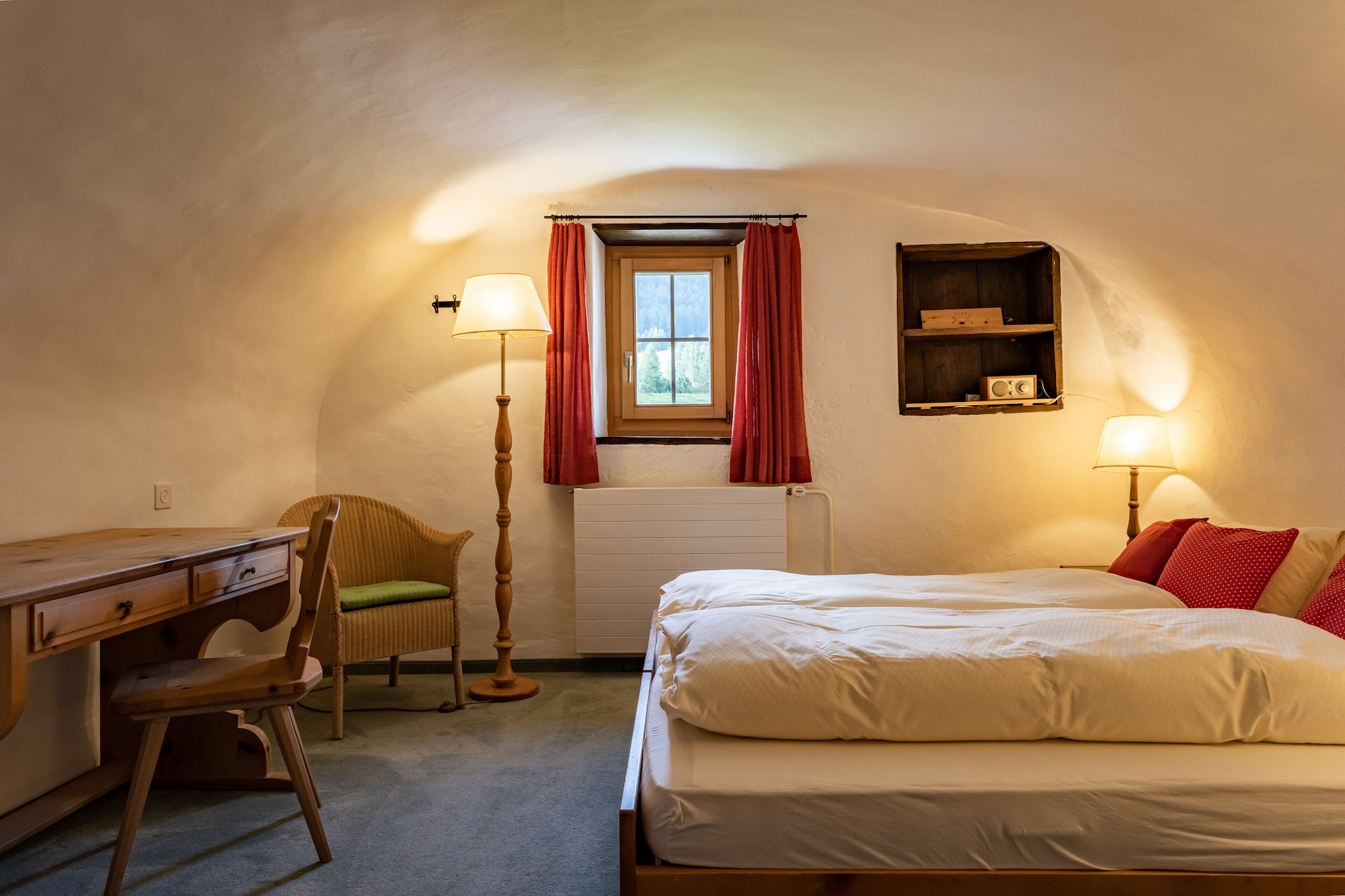 Junior Suite, Queen Bed, Mountain View