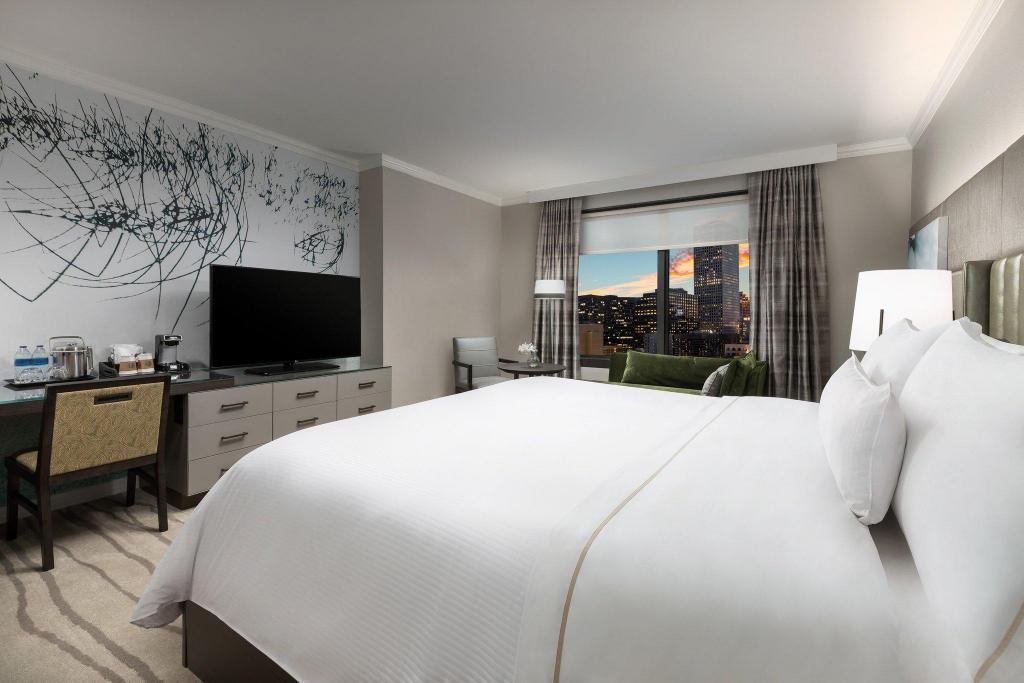 French Quarter, Suite, King Bed, River View