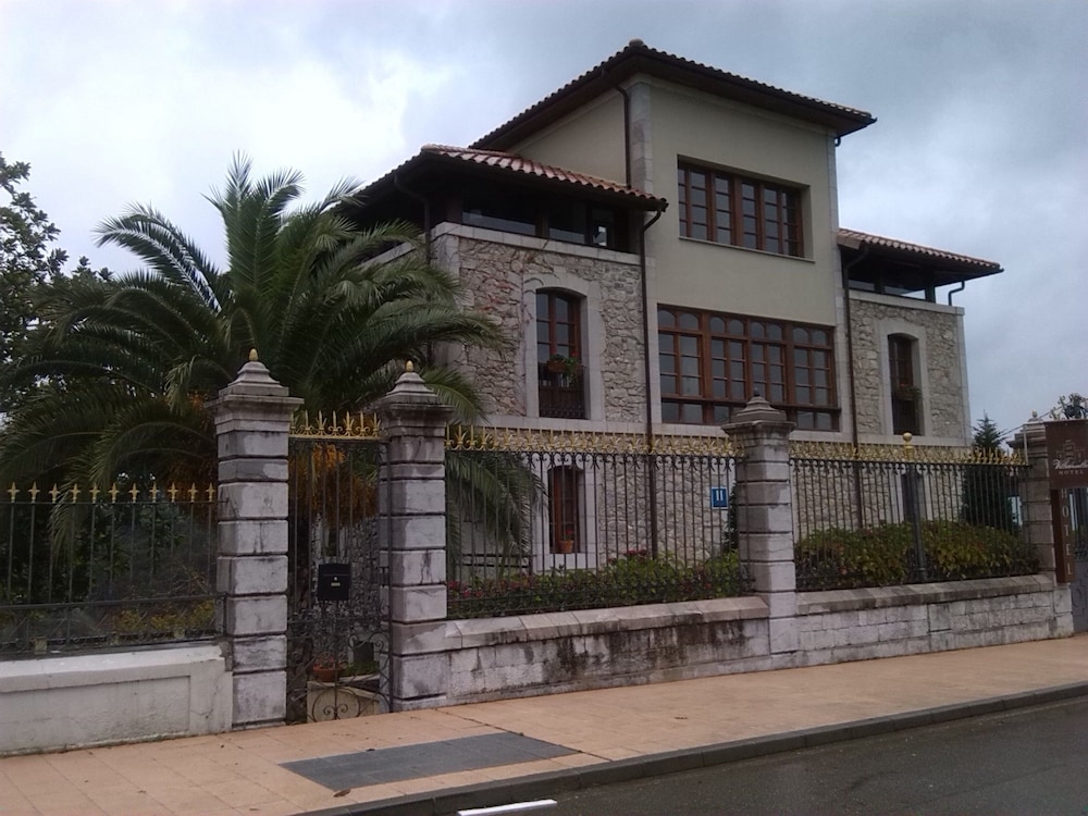 Villadesella Hotel 1/36