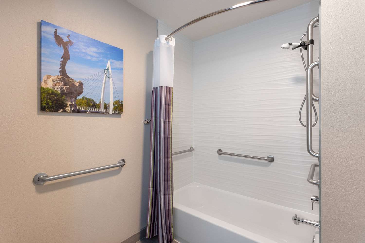 La Quinta Inn & Suites by Wyndham Wichita Airport 55/56