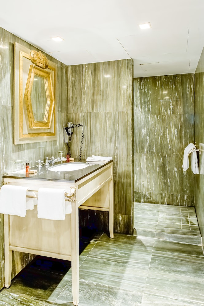 Hotel Chateaubriand 20/48