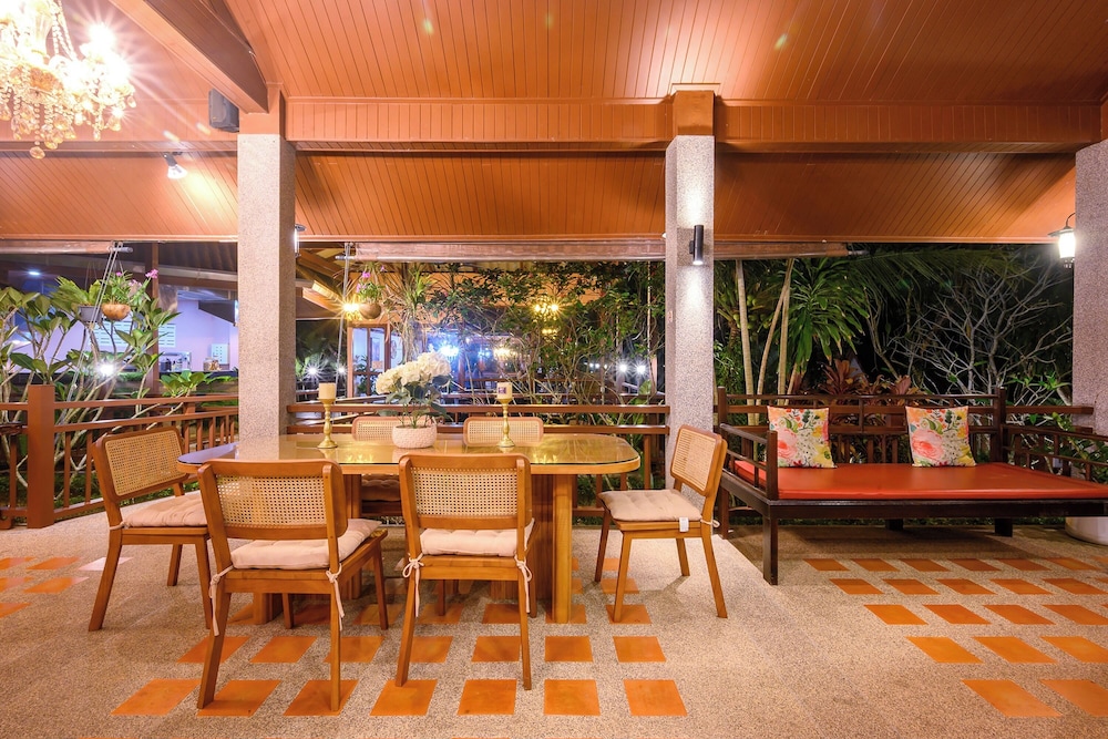 Thai Modern Resort and Spa 72/83