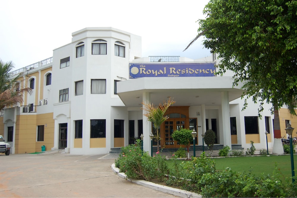 THE ROYAL RESIDENCY 3/35