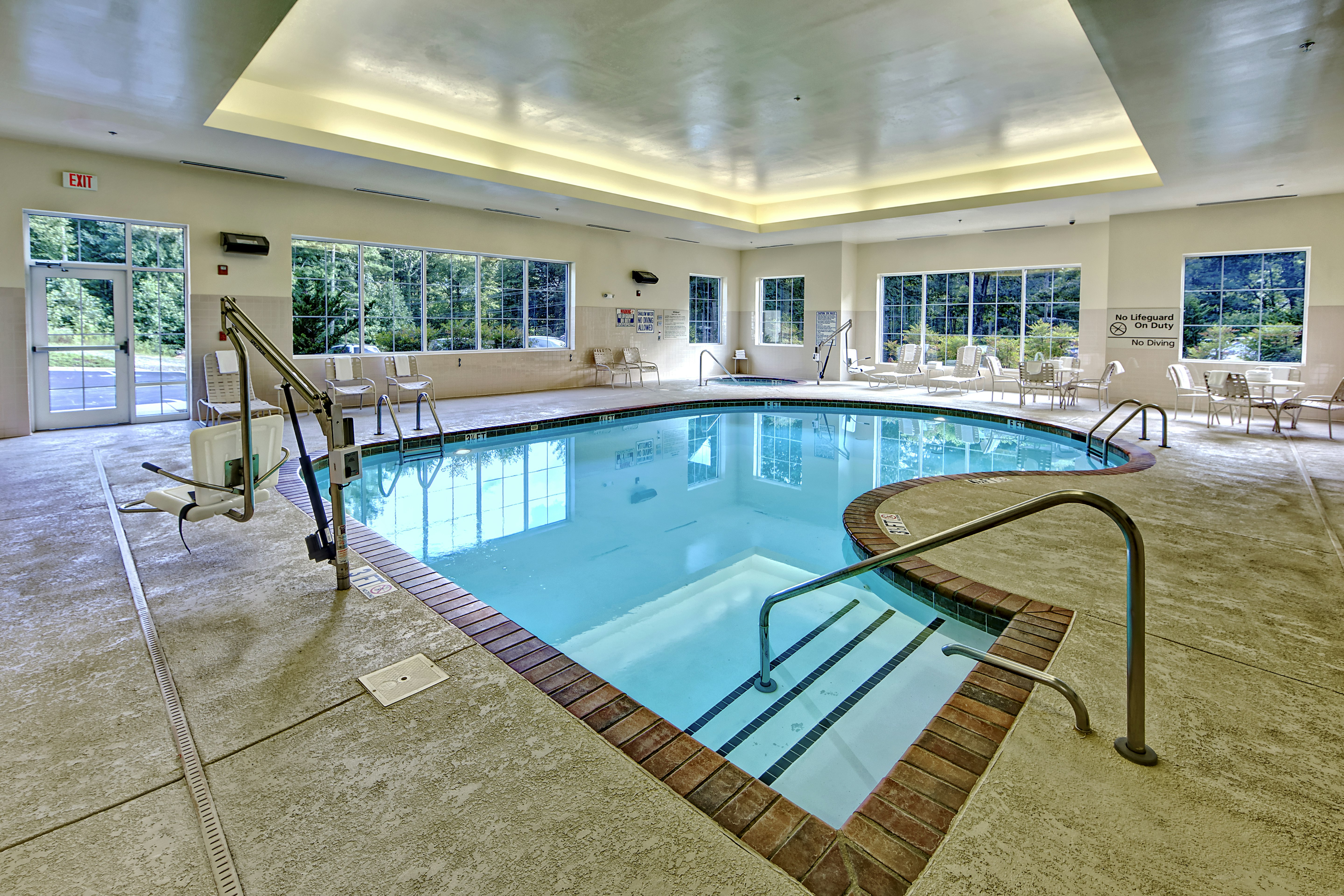 Hampton Inn Suites Cashiers Sapphire Valley 33/56